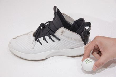 这颗小白球，居然彻底治愈了我的脚臭，日本家庭必备的除臭杀菌神物，三分钟还你一个清新的“脚气”！