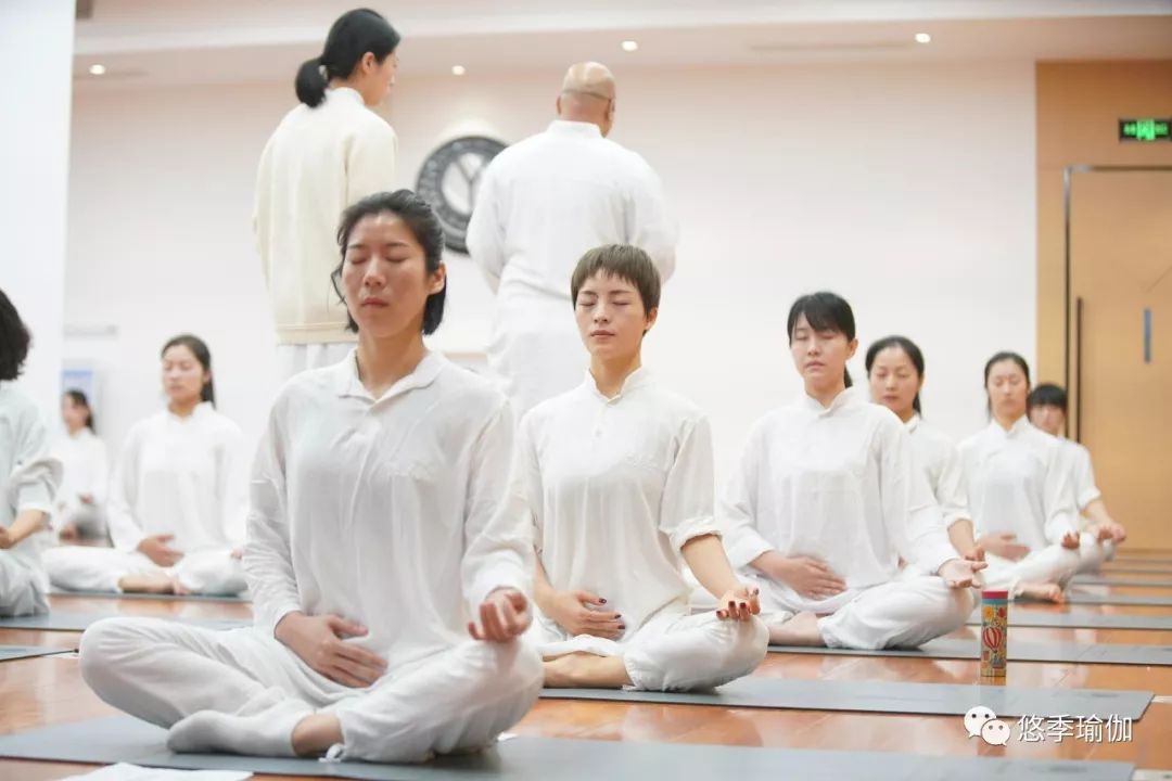 悠然瑜伽和悠季瑜伽哪个更好,悠季瑜伽和亚协瑜伽哪个好