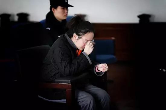 蓝精灵女主播判刑,女网红贩卖蓝色药水