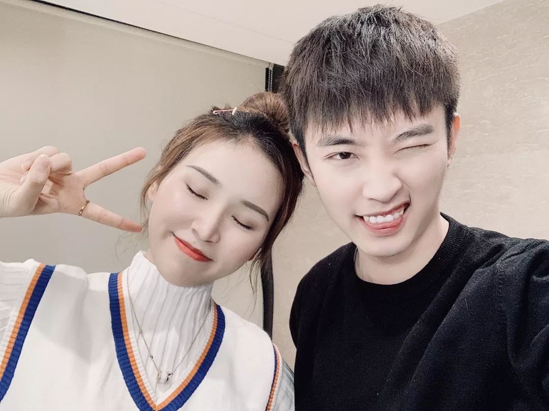 我和男朋友的服装对比,与闺蜜男朋友穿情侣装