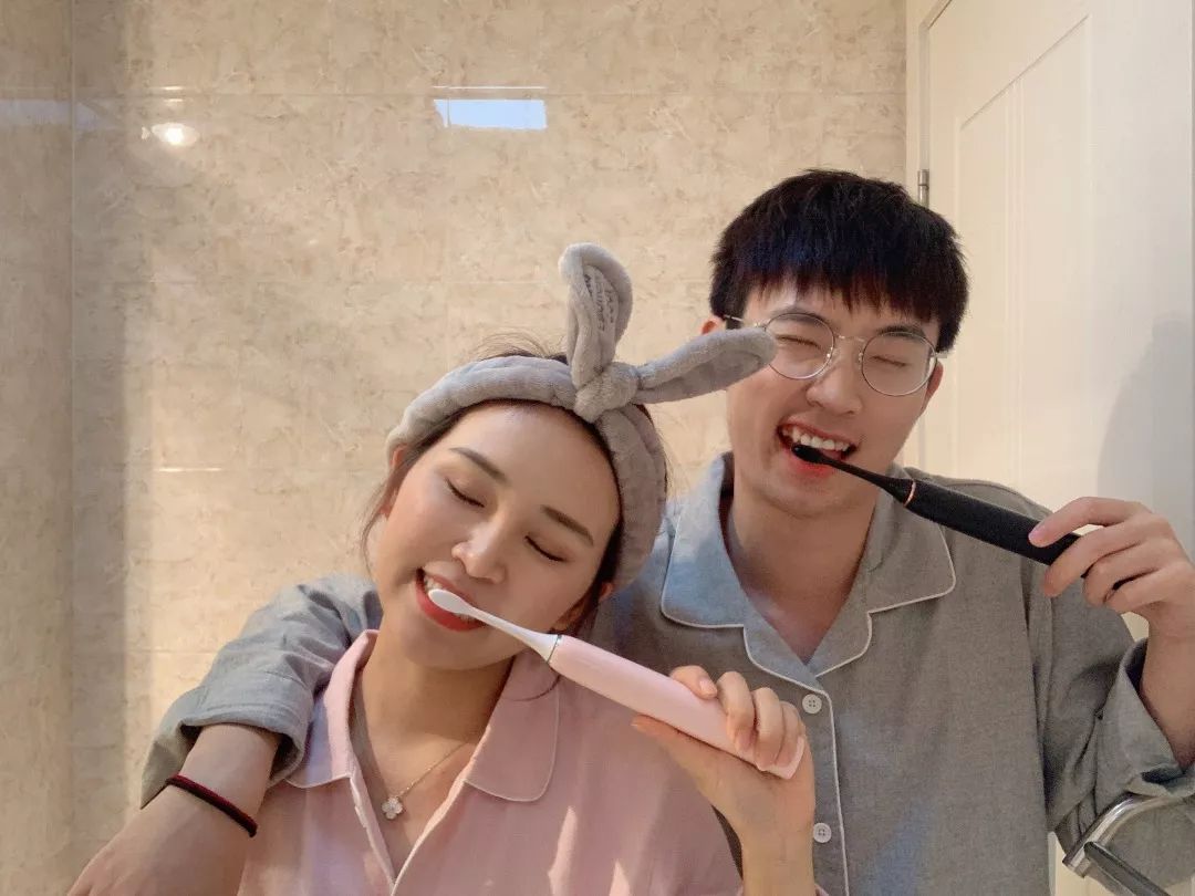 我和男朋友的服装对比,与闺蜜男朋友穿情侣装