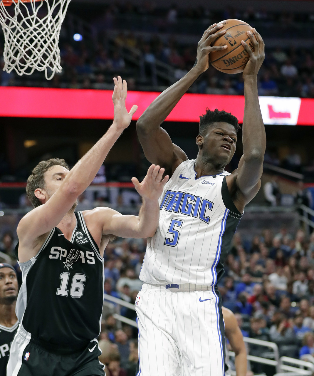 周琦身高臂展排名,周琦体测数据对比张伯伦