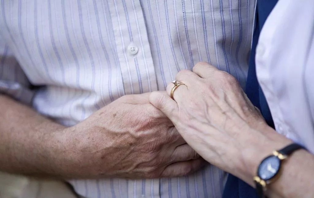 父母之间的爱情总是那么让人羡慕,你知道父母当年的爱情是怎么样的