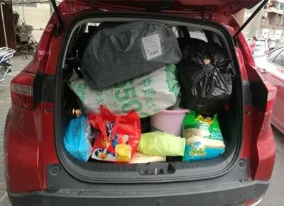 「大年初六」有种爱叫妈妈给装的后备箱，蜀黍也想给你装一个礼物！