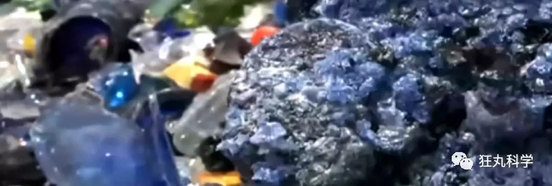 玻璃球里面的花纹是怎么回事,玻璃球中的花纹是如何印在里面的