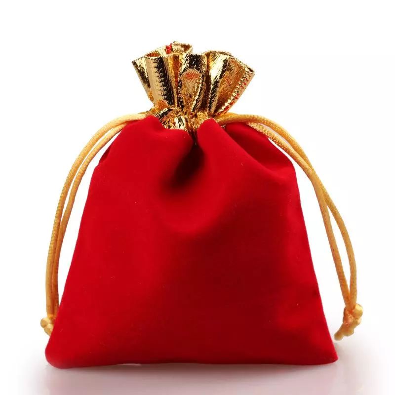 岩村路两位阿婆拿金首饰去“开光”，结果被掉包成了这东西！