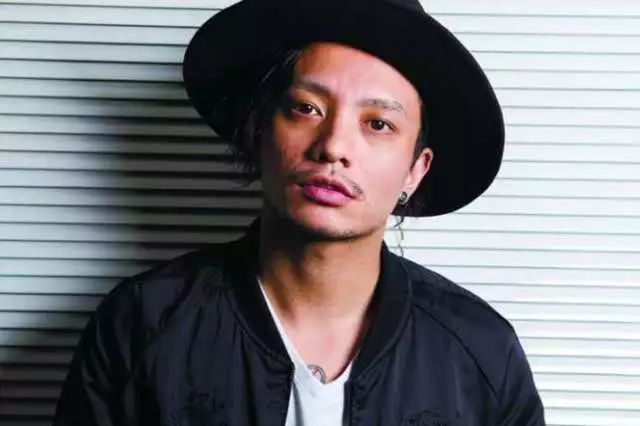 街访日本妹子为自己的颜值打分,日本街访颜值