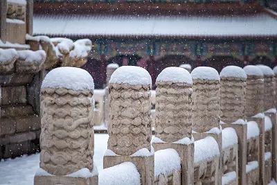 夜读身处低谷时不妨看看这8句话,夜读在人生的低谷中安然前行