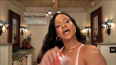 现在流行像林允一样给全身化妆，再也不愁脸太小化妆品都用不完了