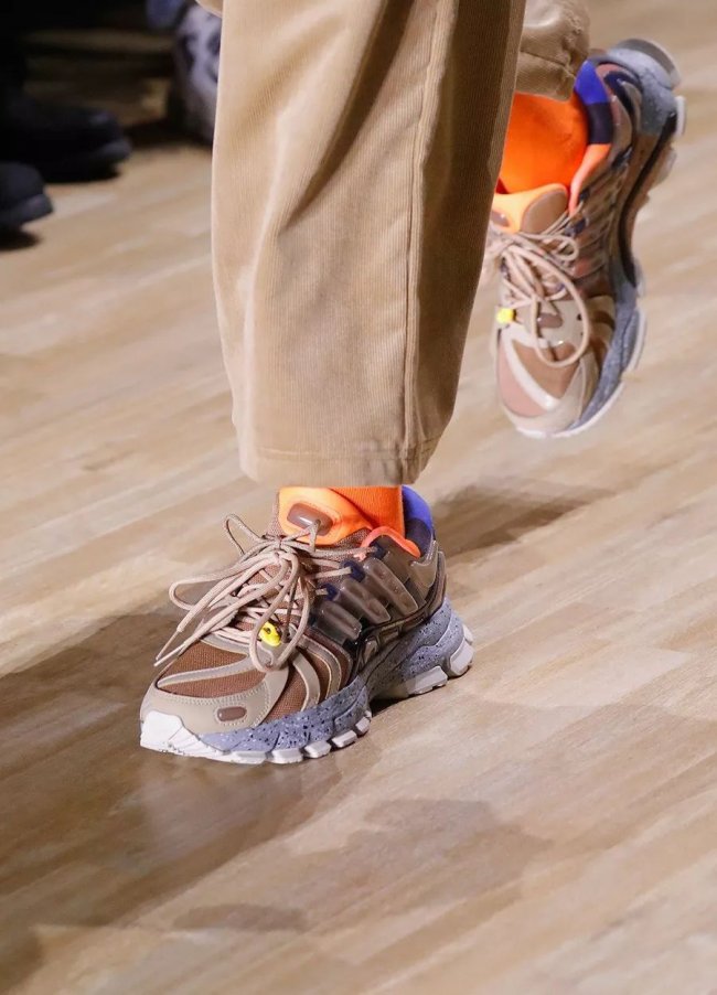 lining李宁2019纽约时装周v8彩色,李宁品牌热潮