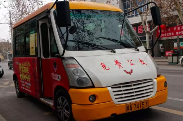 被主持人怒怼的交通局局长,交通局长遭主持人问政怒怼