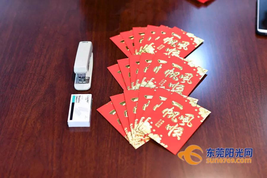 用利是封做灯笼教程简单,用利是封做手工灯笼教程