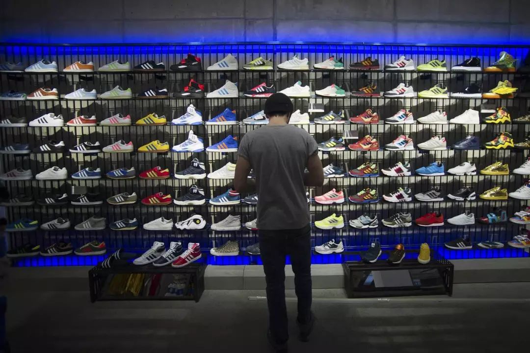 耐克阿迪达斯全球竞争,耐克和阿迪达斯的竞争策略