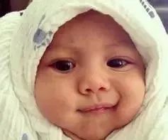 成年头型偏头怎么纠正,宝宝头型偏头会自然恢复吗