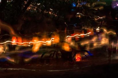 古人避开一切和黑暗有关的字眼，只用光与月为元宵命名