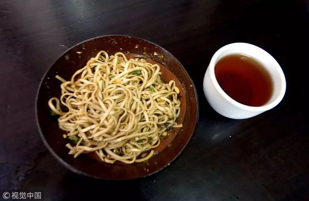 为了楼下那碗面，我能天天早起两个小时｜那些勾魂的家乡小吃