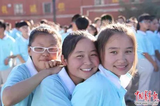 泪目凉山支教老师,支教老师离开感人视频哭成泪人