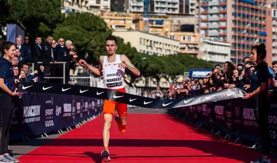 世界上跑得第三快的人是谁,世界上跑的最快的三大将