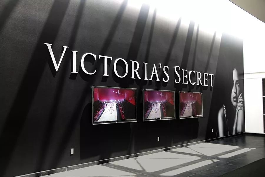 Gap集团将分拆上市；亚马逊推出自助打假计划，允许品牌自行删除山寨产品；京东Toplife被合并到Farfetch中国