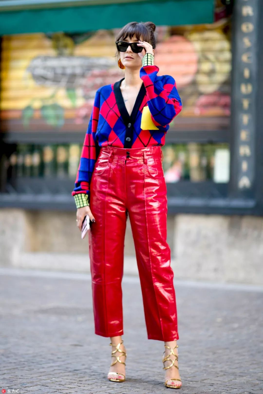 明星穿高级感针织开衫,明星同款街拍针织开衫