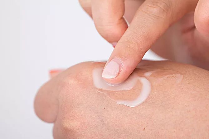 马桶堵保鲜膜怎么疏通,马桶堵了怎么用保鲜膜