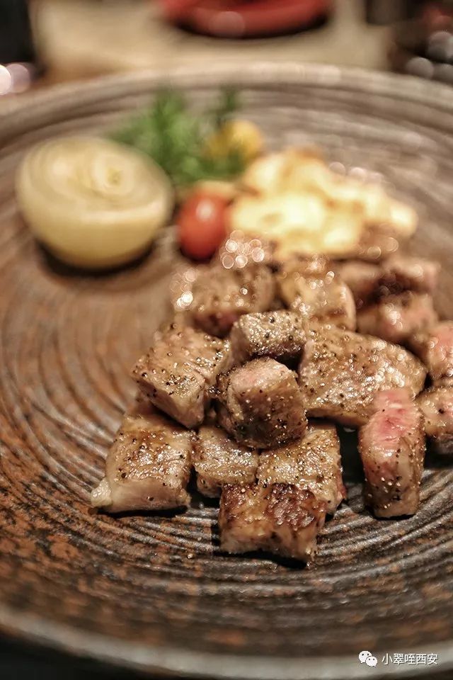 初春的西影厂，是那棵法国梧桐树下的日料店