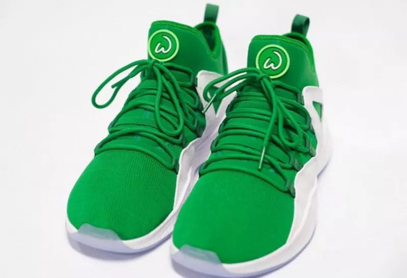 aj1和aj4哪个值得入手,46万的aj4