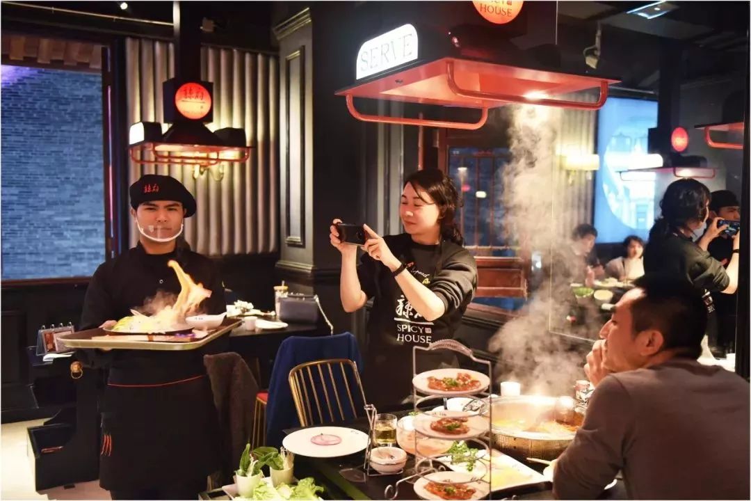 三街两巷南宁团购火锅,南宁三街两巷网红打卡地火锅