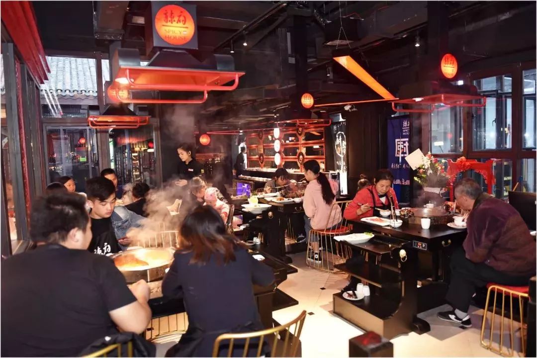 三街两巷南宁团购火锅,南宁三街两巷网红打卡地火锅