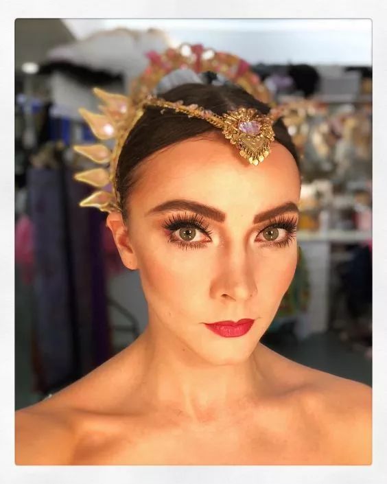 舞者化妆教程视频,专业舞者的表演