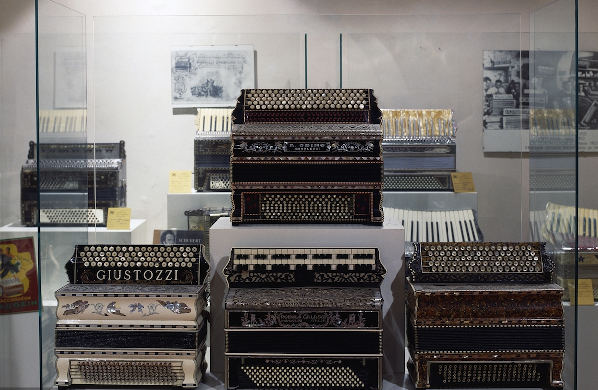 学生新手入门最简单的音乐乐器,成人零基础学什么乐器好入门