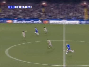 历史上的今天：蓝军与巴萨上演进球大战，拒绝被逆转