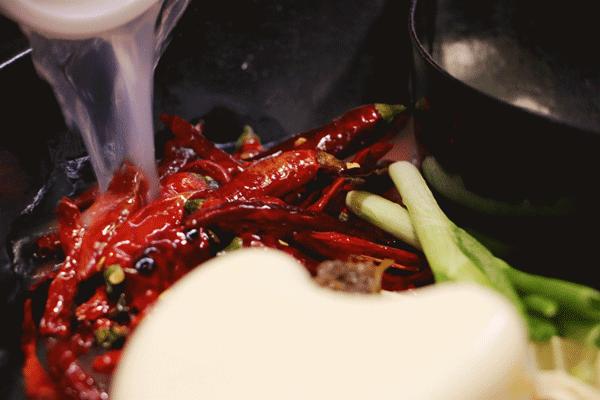 百年老店成都火锅,成都牛排老火锅这次终于能吃上