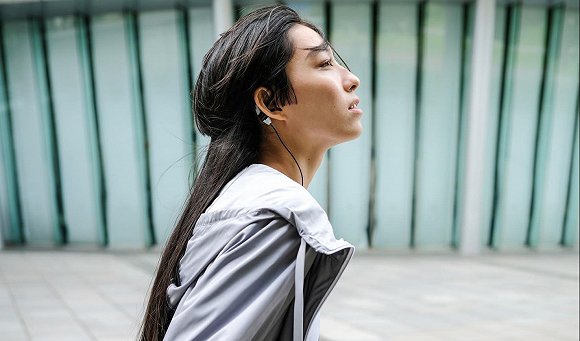 感受身临其境的听歌体验,感受耳机环绕