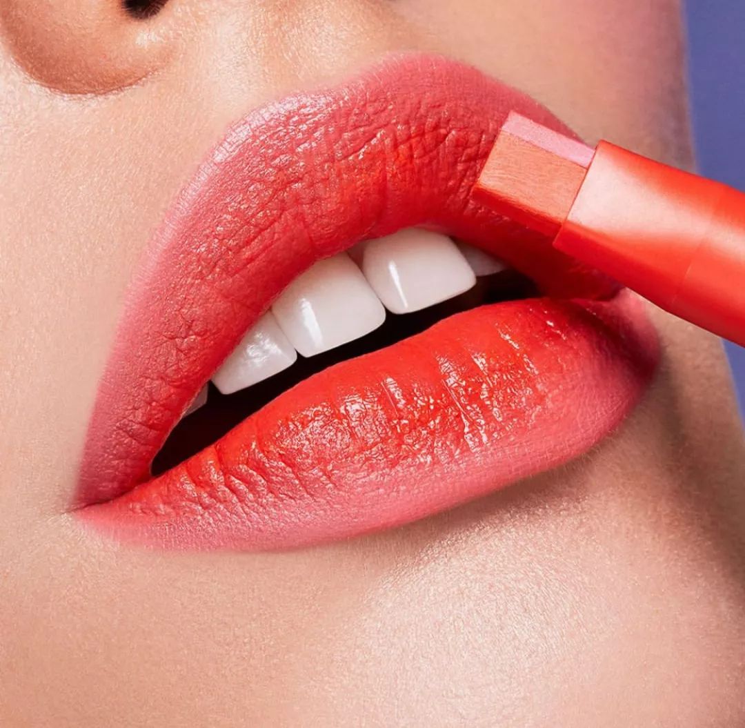 戚薇用的四色眼影,戚薇画繁星四月妆