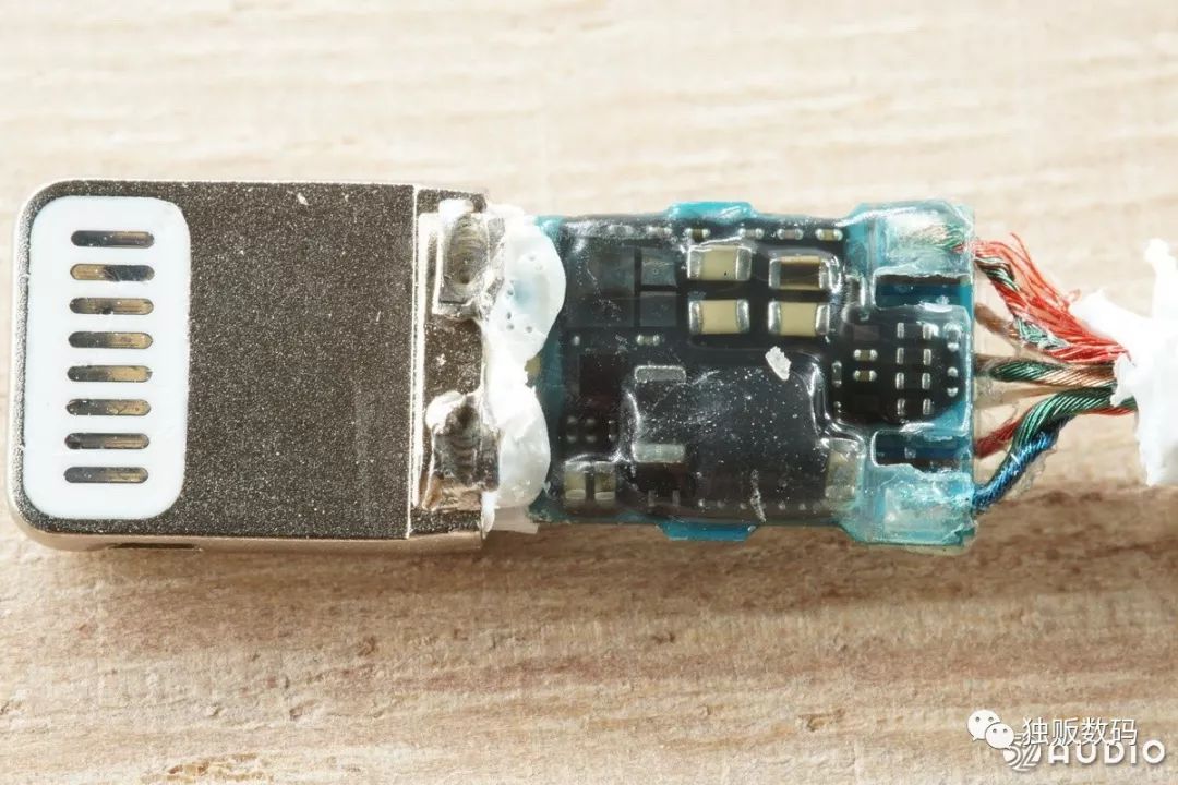 lightning耳机接口的转接器,lightning耳机接口转接器