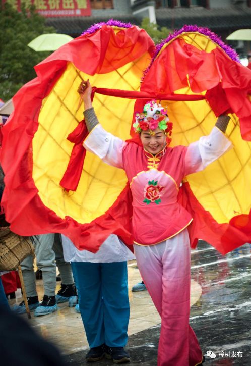 一位临江游子的故乡情：烟雨临江