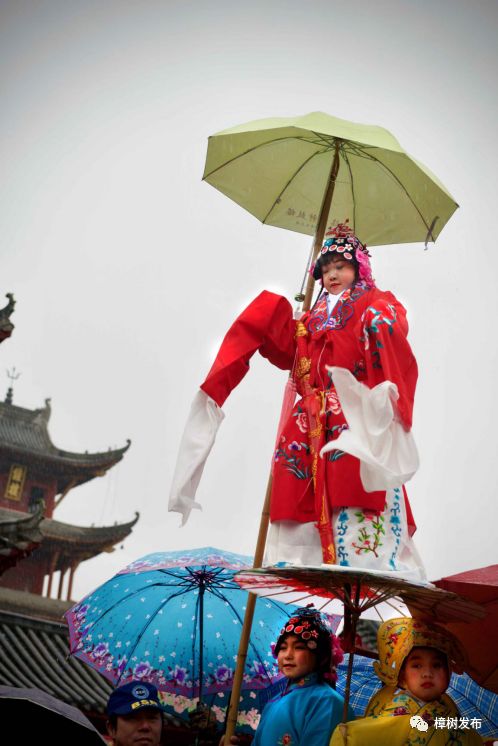 一位临江游子的故乡情：烟雨临江