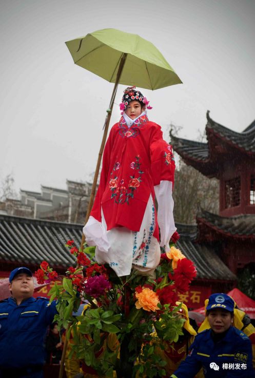一位临江游子的故乡情：烟雨临江