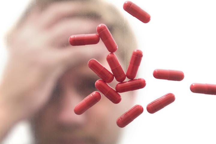 拿出整沓现金见人就给！温州康宁医院近期就诊病人增多