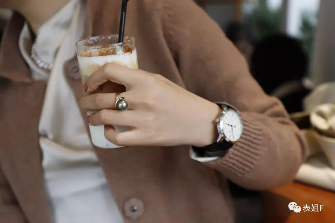 配饰年轻有气质,配饰发展大致分为几个阶段