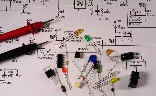 电路图漏电开关和空气开关的符号,电路图中常用电气符号及字母符号