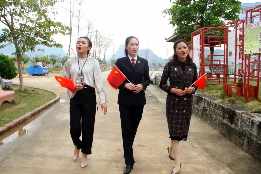 校园里的超燃时刻,校园毕业唱歌快闪惊艳全场