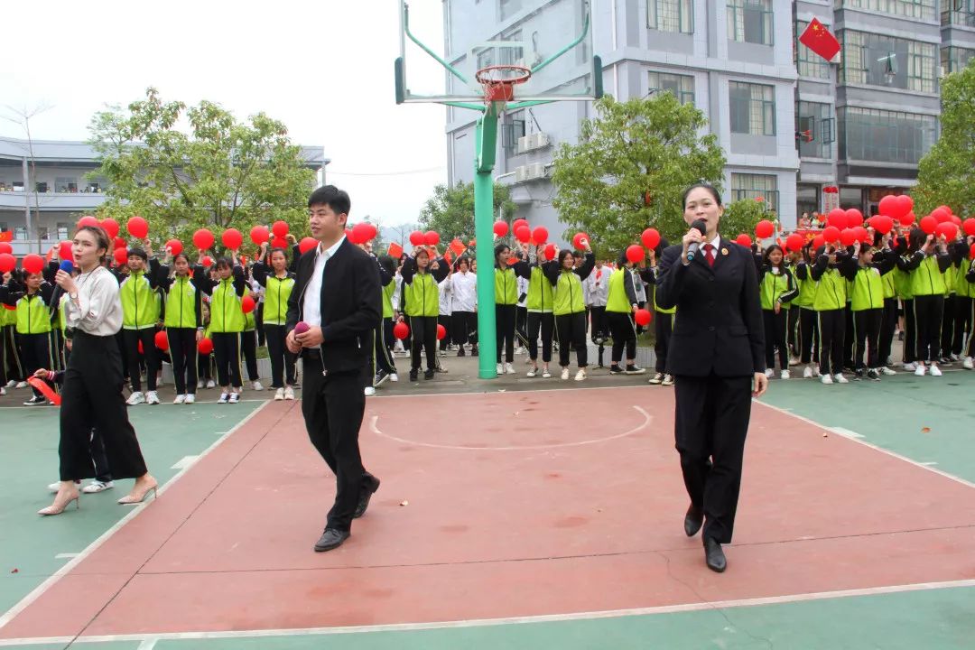 蹇棯甯堢敓鍚堜綔,蹇棯鏍″洯瑙嗛澶у叏鐕冪垎闇囨捈