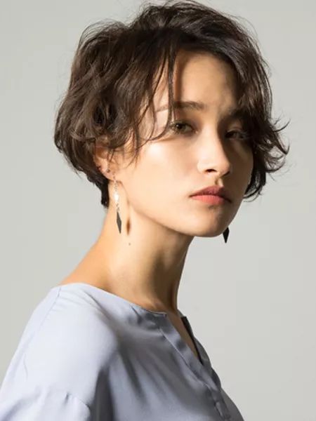 如何打理出最合适自己的短发,准备留长发的短发怎么打理好看