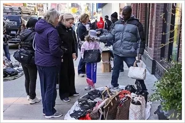 全部都是假货！35亿奢侈品被查，造假者月入100万…