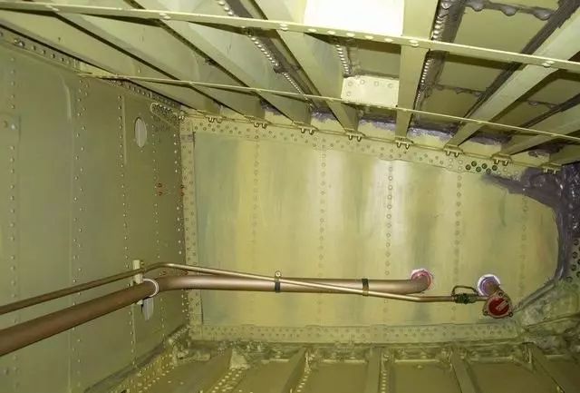 飞机上中下机翼作用,飞机的各个机翼有什么用