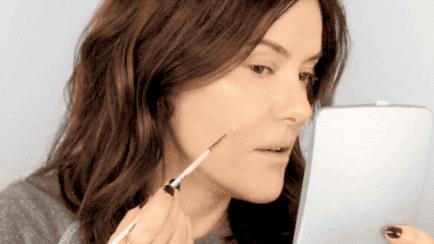 底妆斑驳用什么粉底液,为什么粉底上完脸上还是脏脏的