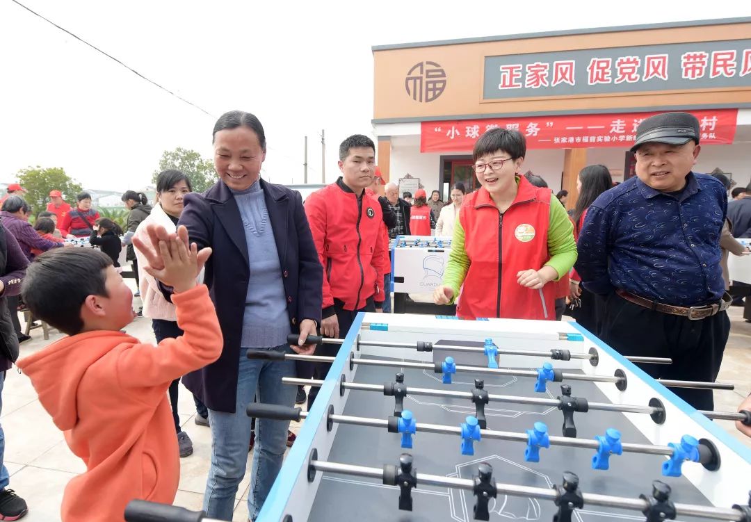 【潮】究竟什么事，让福前的爷爷奶奶们从牌桌上起来了？！