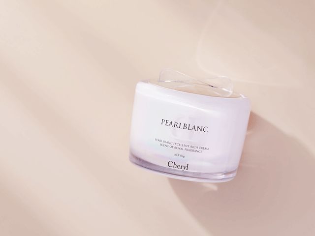 大卖45000瓶！涂上自带美颜的神器，白成一道光~